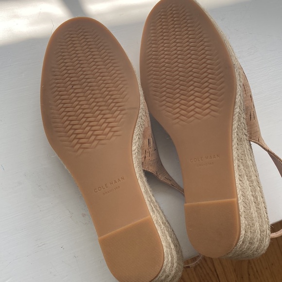 Cole Hahn, Size 7.5 - Picture 4 of 5